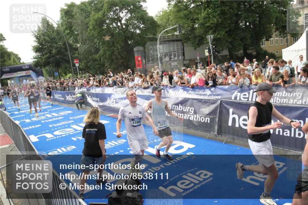 29.06.2025 - hella hamburg halbmarathon Michael Strokosch http://msf.ph/oto/8538111 29.06.2025 10:34:55 Ziel  meine-sportfotos.de