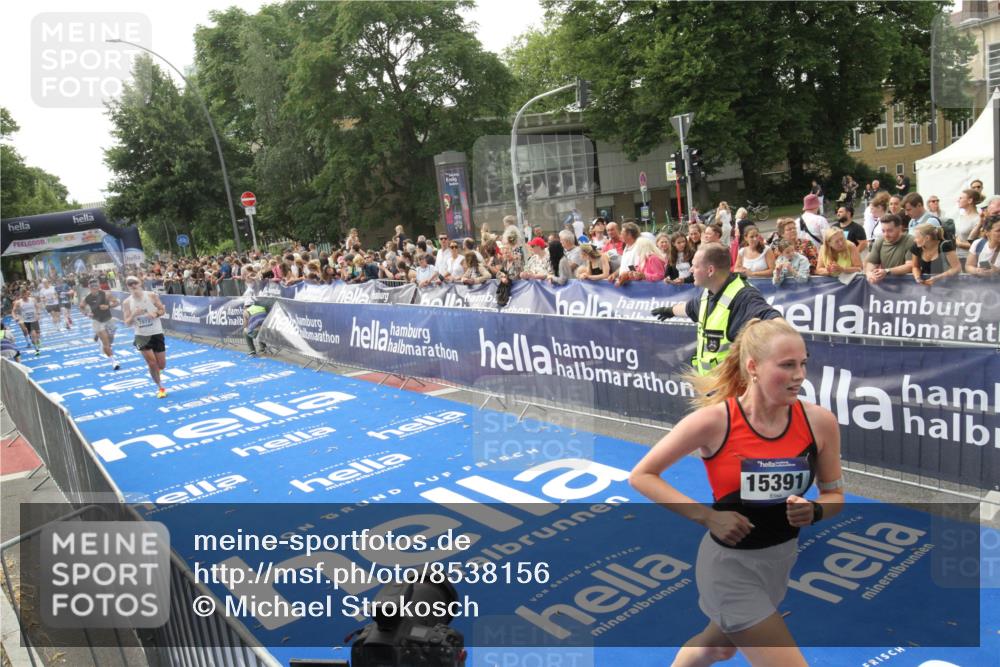 29.06.2025 - hella hamburg halbmarathon Michael Strokosch http://msf.ph/oto/8538156 29.06.2025 10:35:07 Ziel  meine-sportfotos.de