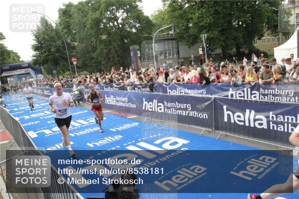 29.06.2025 - hella hamburg halbmarathon Michael Strokosch http://msf.ph/oto/8538181 29.06.2025 10:35:15 Ziel  meine-sportfotos.de