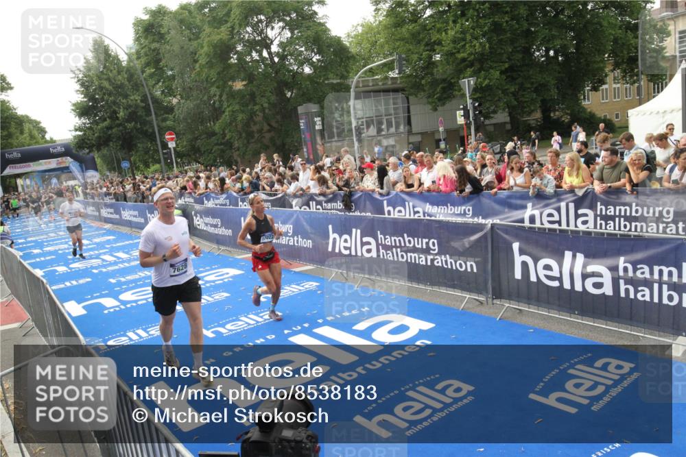 29.06.2025 - hella hamburg halbmarathon Michael Strokosch http://msf.ph/oto/8538183 29.06.2025 10:35:15 Ziel  meine-sportfotos.de