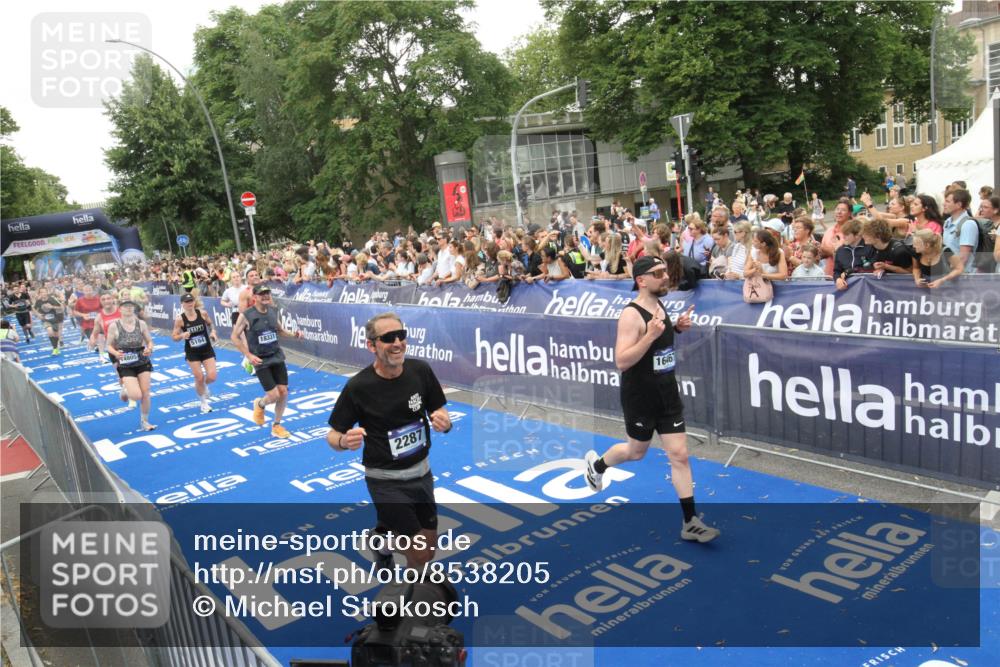 29.06.2025 - hella hamburg halbmarathon Michael Strokosch http://msf.ph/oto/8538205 29.06.2025 10:52:51 Ziel  meine-sportfotos.de