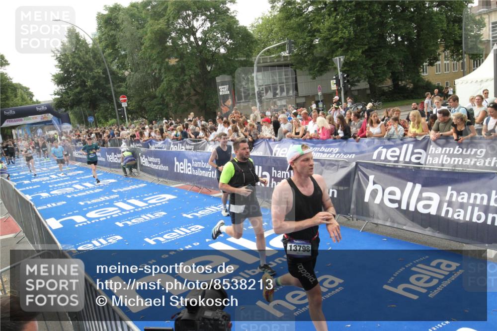 29.06.2025 - hella hamburg halbmarathon Michael Strokosch http://msf.ph/oto/8538213 29.06.2025 10:35:25 Ziel  meine-sportfotos.de