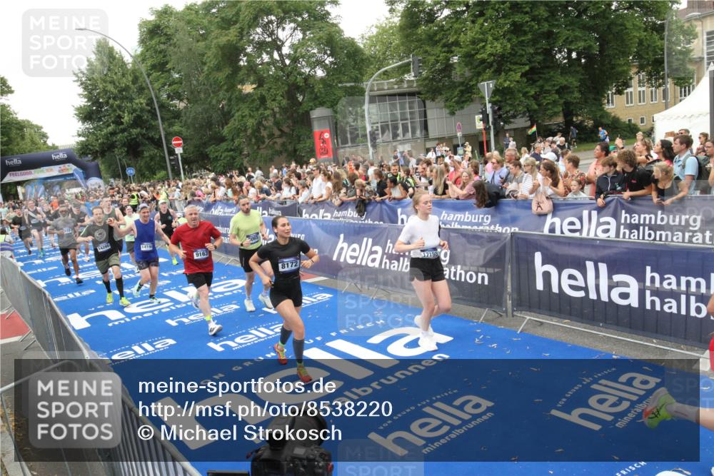 29.06.2025 - hella hamburg halbmarathon Michael Strokosch http://msf.ph/oto/8538220 29.06.2025 10:52:54 Ziel  meine-sportfotos.de