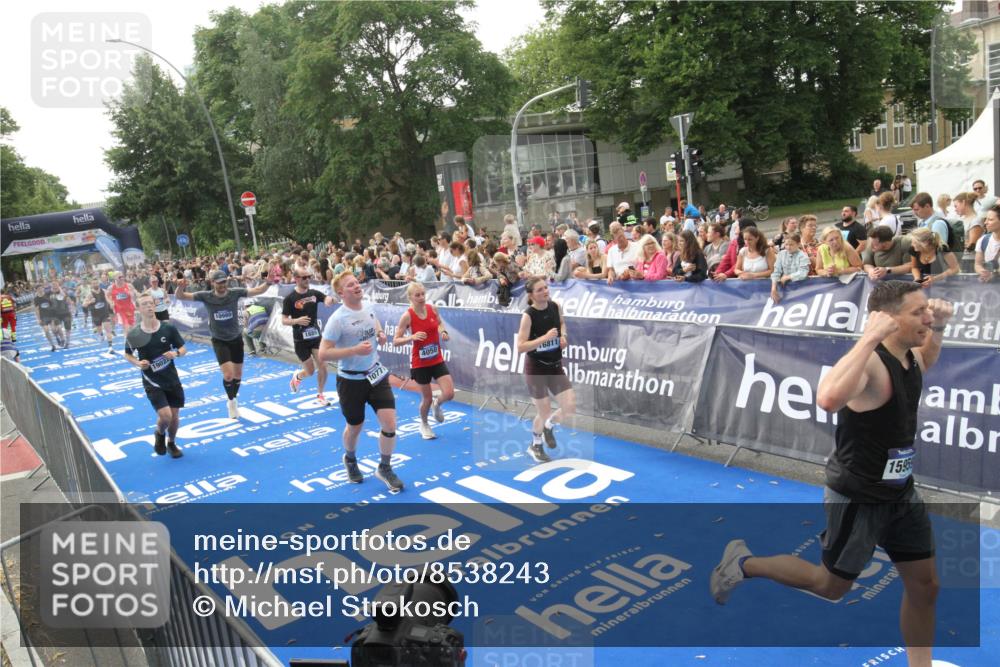 29.06.2025 - hella hamburg halbmarathon Michael Strokosch http://msf.ph/oto/8538243 29.06.2025 10:35:34 Ziel  meine-sportfotos.de