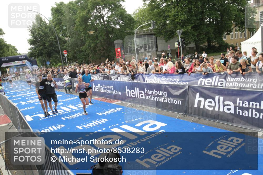 29.06.2025 - hella hamburg halbmarathon Michael Strokosch http://msf.ph/oto/8538283 29.06.2025 10:35:44 Ziel  meine-sportfotos.de