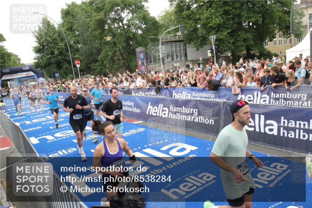 29.06.2025 - hella hamburg halbmarathon Michael Strokosch http://msf.ph/oto/8538284 29.06.2025 10:53:08 Ziel  meine-sportfotos.de
