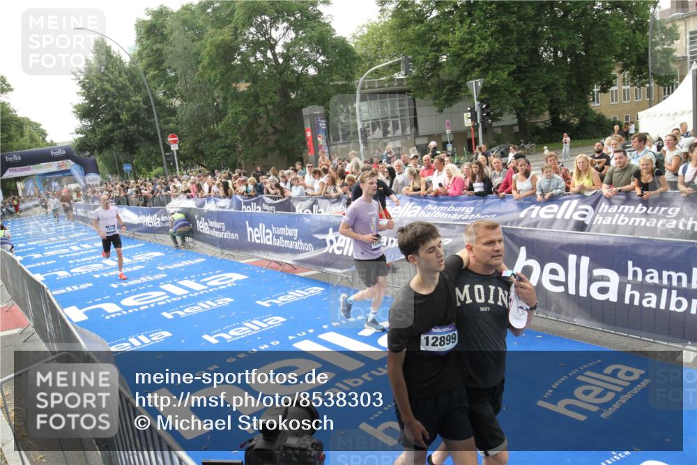 29.06.2025 - hella hamburg halbmarathon Michael Strokosch http://msf.ph/oto/8538303 29.06.2025 10:35:50 Ziel  meine-sportfotos.de