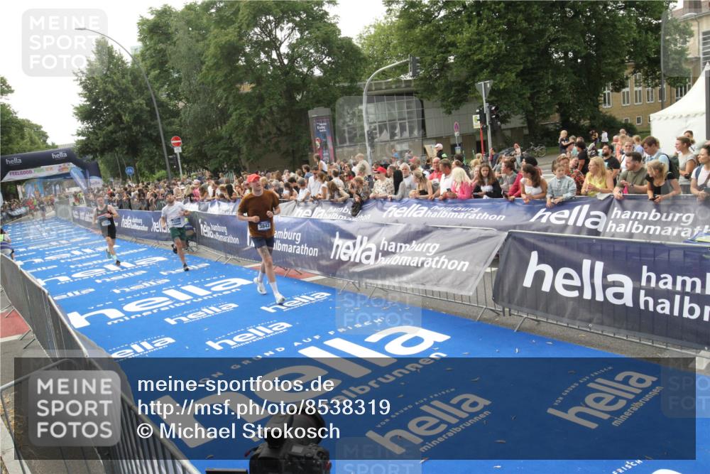 29.06.2025 - hella hamburg halbmarathon Michael Strokosch http://msf.ph/oto/8538319 29.06.2025 10:35:55 Ziel  meine-sportfotos.de