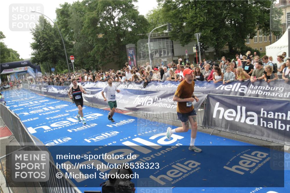 29.06.2025 - hella hamburg halbmarathon Michael Strokosch http://msf.ph/oto/8538323 29.06.2025 10:35:57 Ziel  meine-sportfotos.de