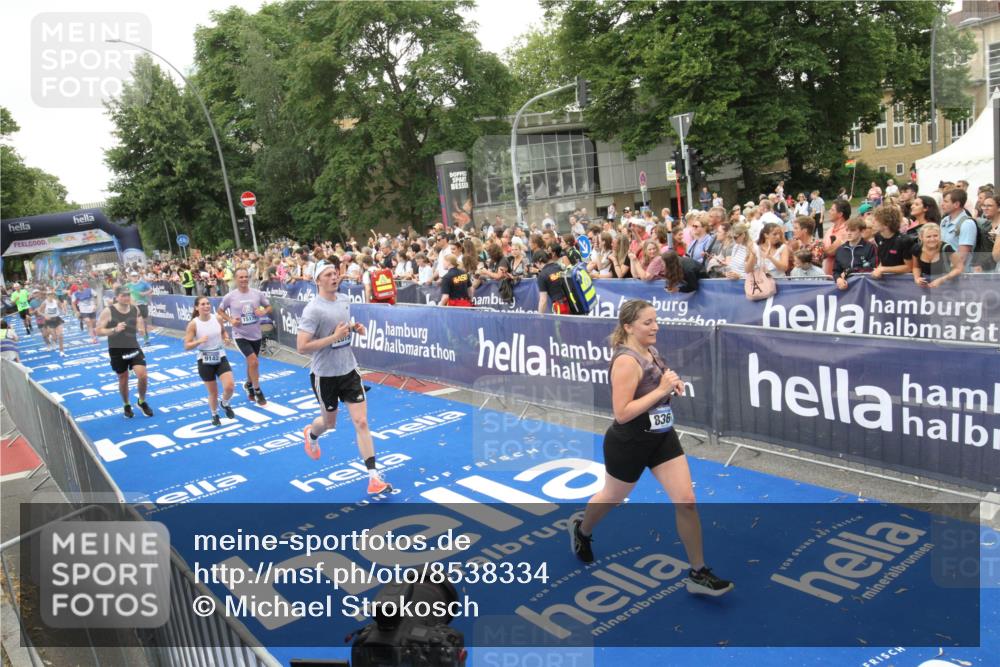 29.06.2025 - hella hamburg halbmarathon Michael Strokosch http://msf.ph/oto/8538334 29.06.2025 10:53:21 Ziel  meine-sportfotos.de