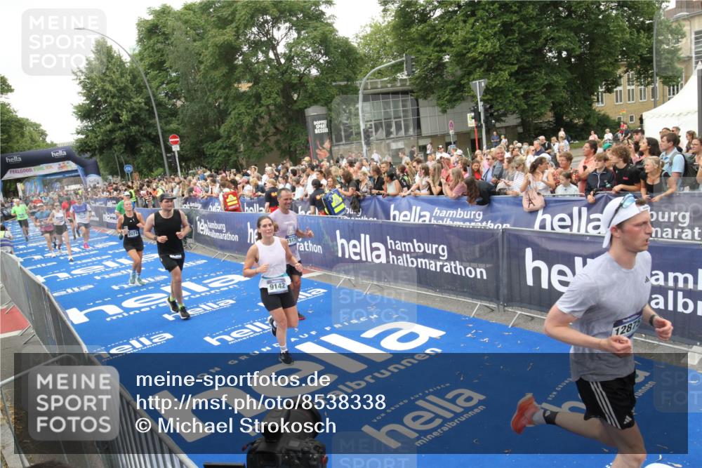 29.06.2025 - hella hamburg halbmarathon Michael Strokosch http://msf.ph/oto/8538338 29.06.2025 10:53:22 Ziel  meine-sportfotos.de