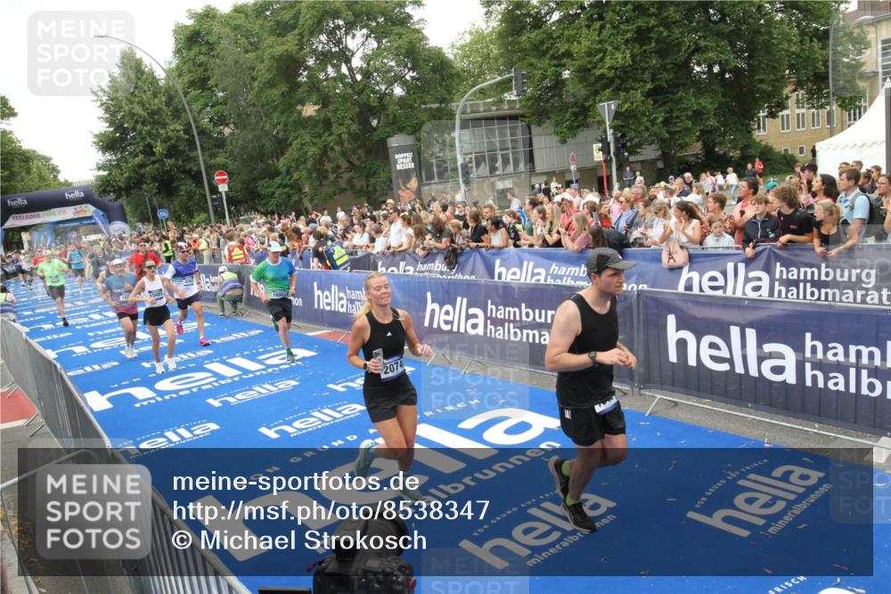 29.06.2025 - hella hamburg halbmarathon Michael Strokosch http://msf.ph/oto/8538347 29.06.2025 10:53:24 Ziel  meine-sportfotos.de