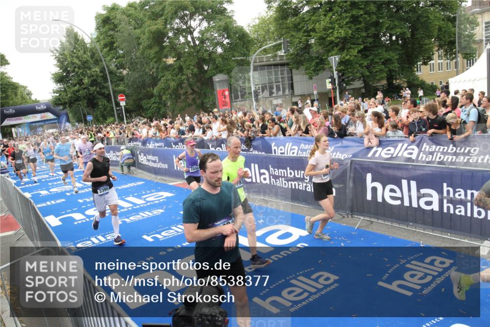 29.06.2025 - hella hamburg halbmarathon Michael Strokosch http://msf.ph/oto/8538377 29.06.2025 10:53:40 Ziel  meine-sportfotos.de