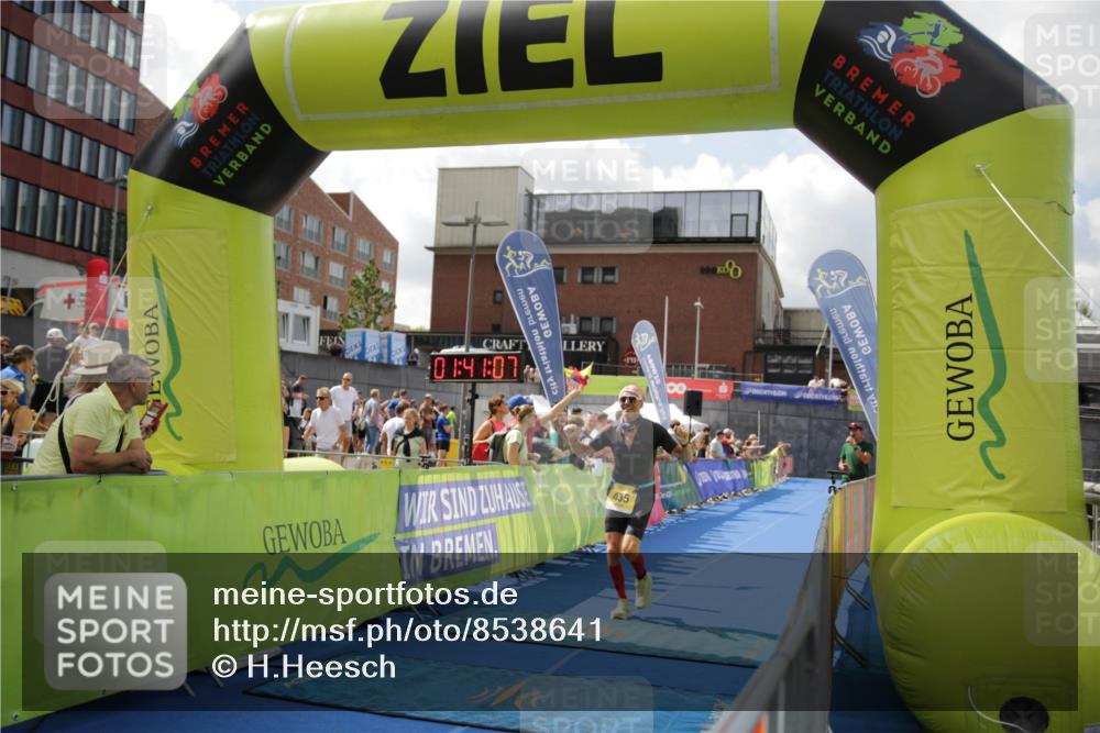 10.08.2025 - GEWOBA Citytriathlon Bremen H.Heesch http://msf.ph/oto/8538641 10.08.2025 11:44:45 Ziel 27, 435, 454 meine-sportfotos.de