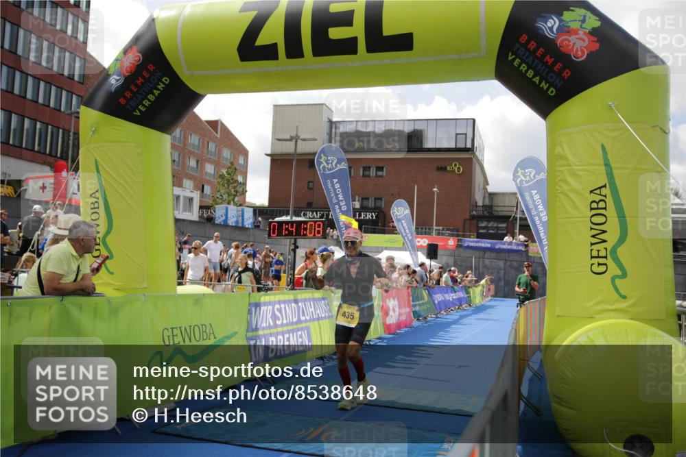 10.08.2025 - GEWOBA Citytriathlon Bremen H.Heesch http://msf.ph/oto/8538648 10.08.2025 11:44:45 Ziel 27, 435, 454 meine-sportfotos.de