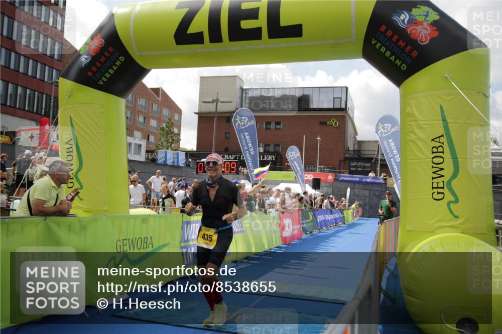 10.08.2025 - GEWOBA Citytriathlon Bremen H.Heesch http://msf.ph/oto/8538655 10.08.2025 11:44:46 Ziel 27, 435, 454 meine-sportfotos.de
