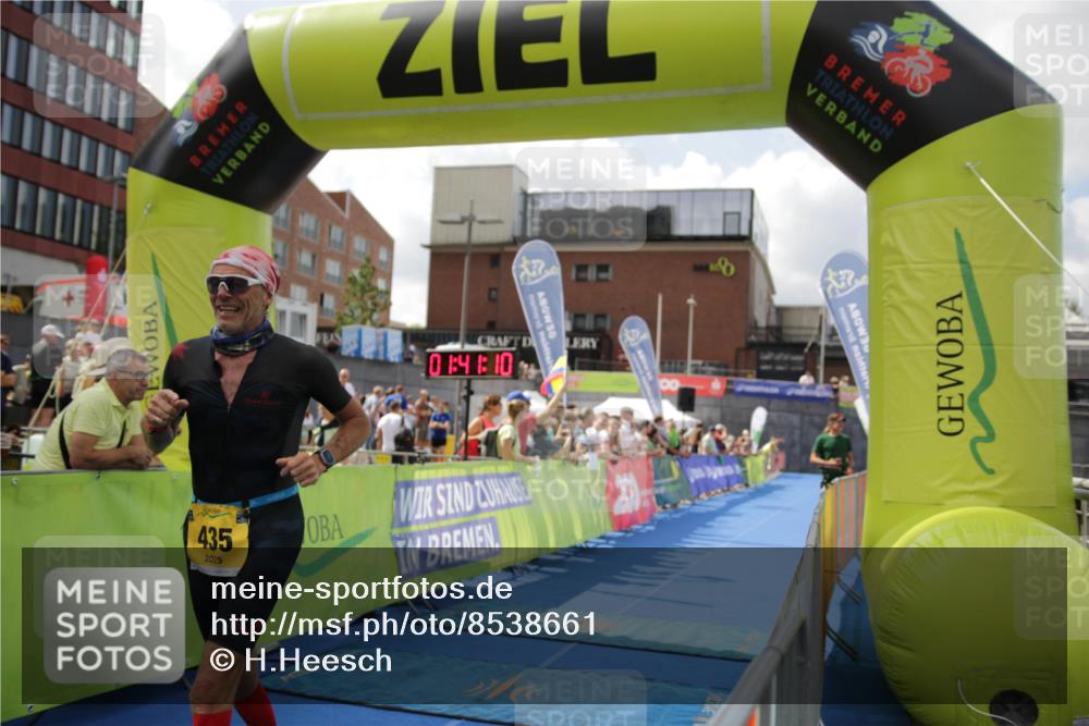10.08.2025 - GEWOBA Citytriathlon Bremen H.Heesch http://msf.ph/oto/8538661 10.08.2025 11:44:47 Ziel 27, 435, 454 meine-sportfotos.de