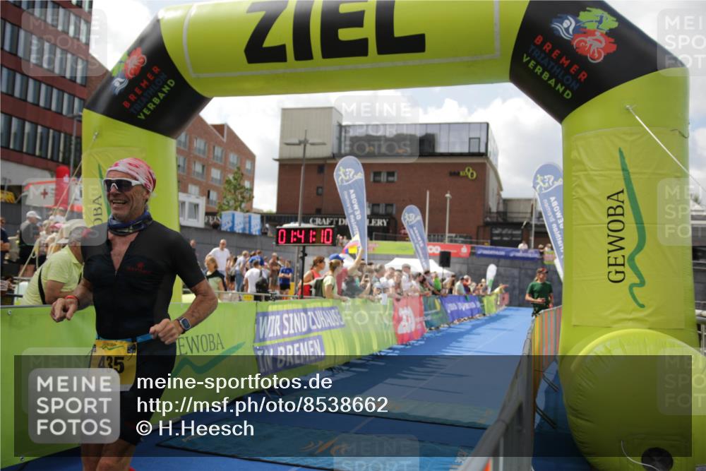 10.08.2025 - GEWOBA Citytriathlon Bremen H.Heesch http://msf.ph/oto/8538662 10.08.2025 11:44:47 Ziel 27, 435, 454 meine-sportfotos.de