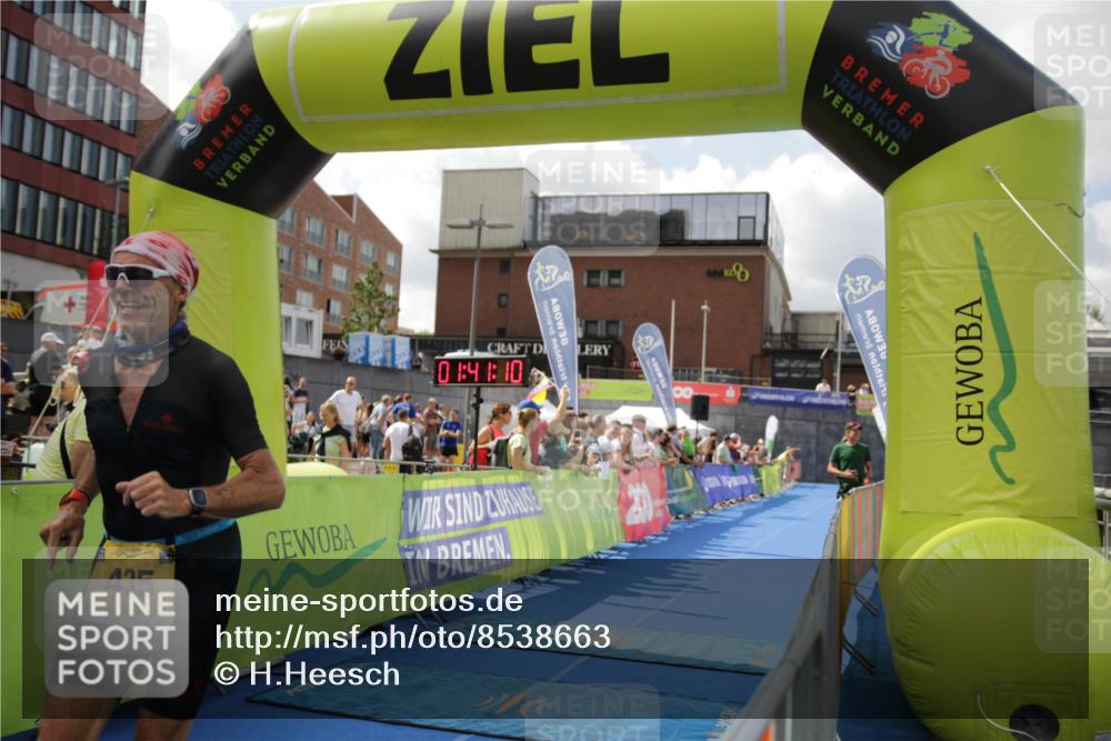 10.08.2025 - GEWOBA Citytriathlon Bremen H.Heesch http://msf.ph/oto/8538663 10.08.2025 11:44:47 Ziel 27, 435, 454 meine-sportfotos.de
