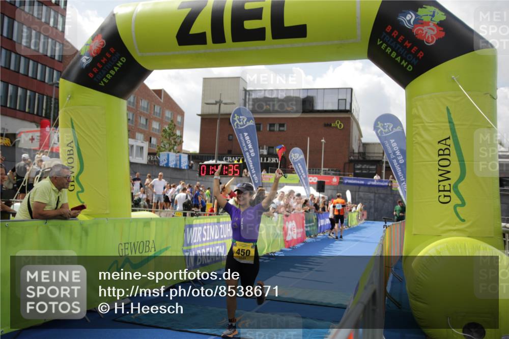 10.08.2025 - GEWOBA Citytriathlon Bremen H.Heesch http://msf.ph/oto/8538671 10.08.2025 11:45:12 Ziel 450 meine-sportfotos.de
