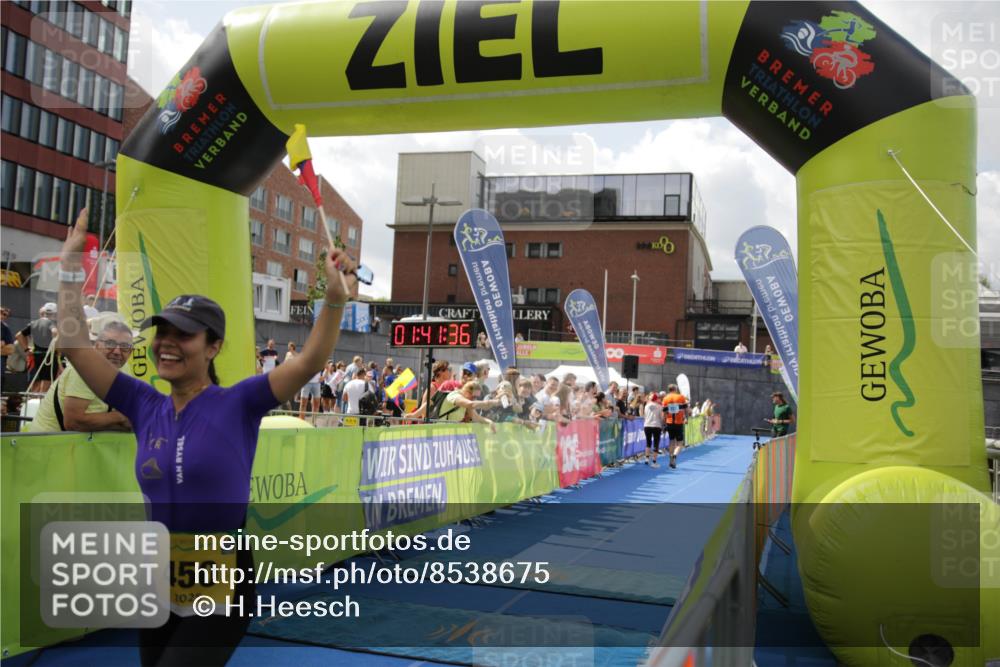 10.08.2025 - GEWOBA Citytriathlon Bremen H.Heesch http://msf.ph/oto/8538675 10.08.2025 11:45:13 Ziel 450 meine-sportfotos.de
