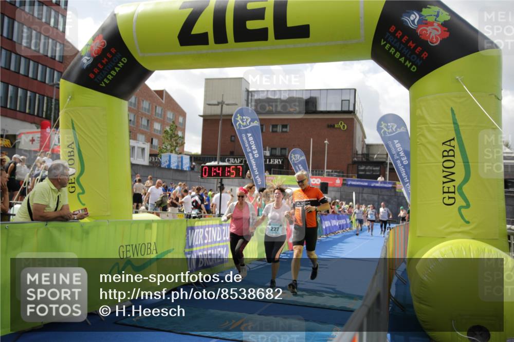 10.08.2025 - GEWOBA Citytriathlon Bremen H.Heesch http://msf.ph/oto/8538682 10.08.2025 11:45:35 Ziel 227 meine-sportfotos.de