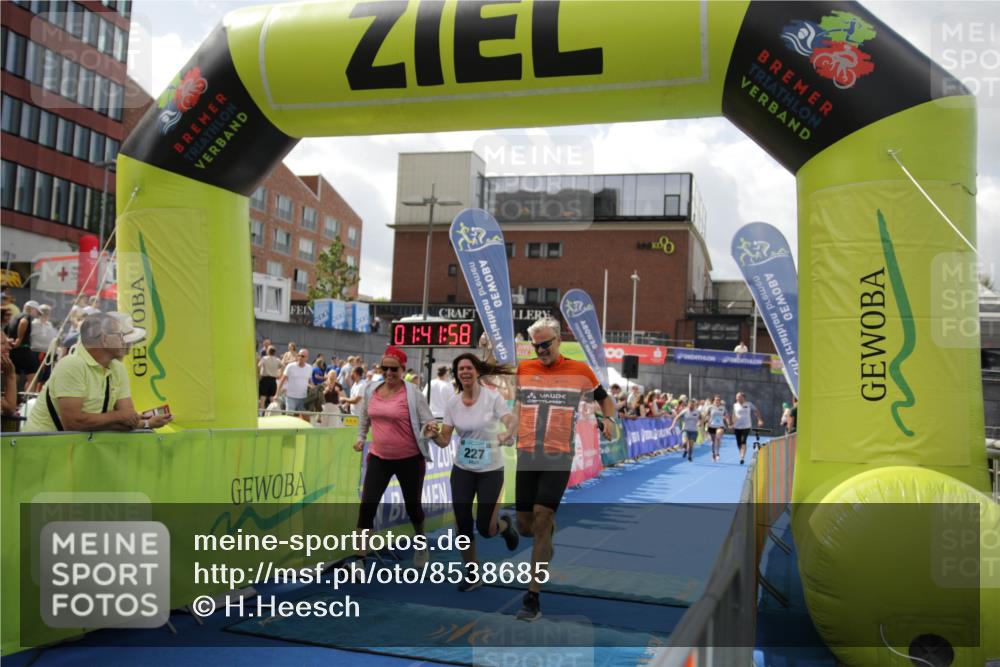 10.08.2025 - GEWOBA Citytriathlon Bremen H.Heesch http://msf.ph/oto/8538685 10.08.2025 11:45:35 Ziel 227 meine-sportfotos.de
