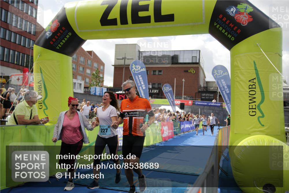 10.08.2025 - GEWOBA Citytriathlon Bremen H.Heesch http://msf.ph/oto/8538689 10.08.2025 11:45:36 Ziel 227 meine-sportfotos.de