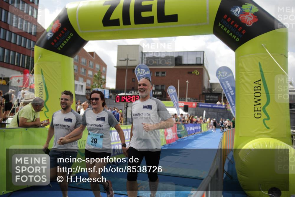10.08.2025 - GEWOBA Citytriathlon Bremen H.Heesch http://msf.ph/oto/8538726 10.08.2025 11:45:40 Ziel 39, 227 meine-sportfotos.de