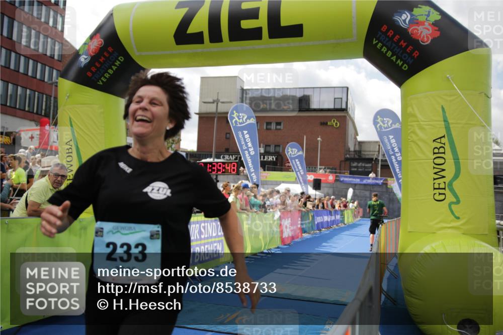 10.08.2025 - GEWOBA Citytriathlon Bremen H.Heesch http://msf.ph/oto/8538733 10.08.2025 11:43:25 Ziel 93, 233 meine-sportfotos.de