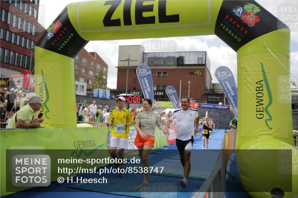 10.08.2025 - GEWOBA Citytriathlon Bremen H.Heesch http://msf.ph/oto/8538747 10.08.2025 11:43:45 Ziel 201 meine-sportfotos.de