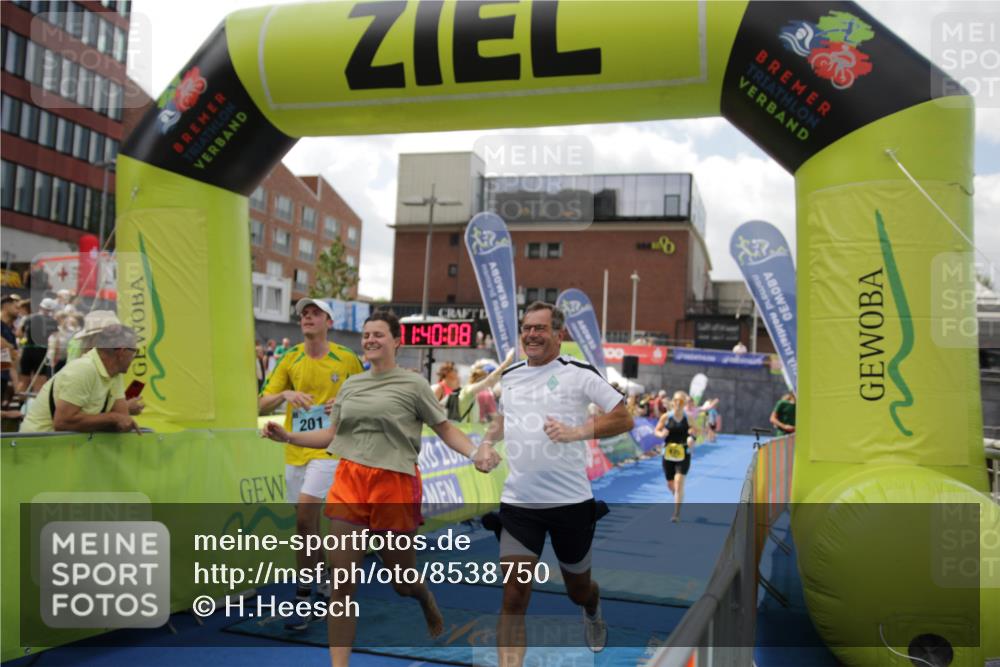 10.08.2025 - GEWOBA Citytriathlon Bremen H.Heesch http://msf.ph/oto/8538750 10.08.2025 11:43:46 Ziel 201 meine-sportfotos.de