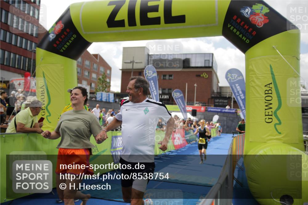 10.08.2025 - GEWOBA Citytriathlon Bremen H.Heesch http://msf.ph/oto/8538754 10.08.2025 11:43:46 Ziel 201 meine-sportfotos.de