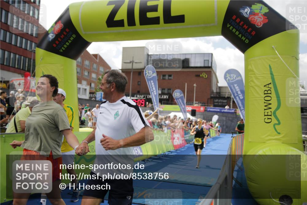10.08.2025 - GEWOBA Citytriathlon Bremen H.Heesch http://msf.ph/oto/8538756 10.08.2025 11:43:46 Ziel 201 meine-sportfotos.de
