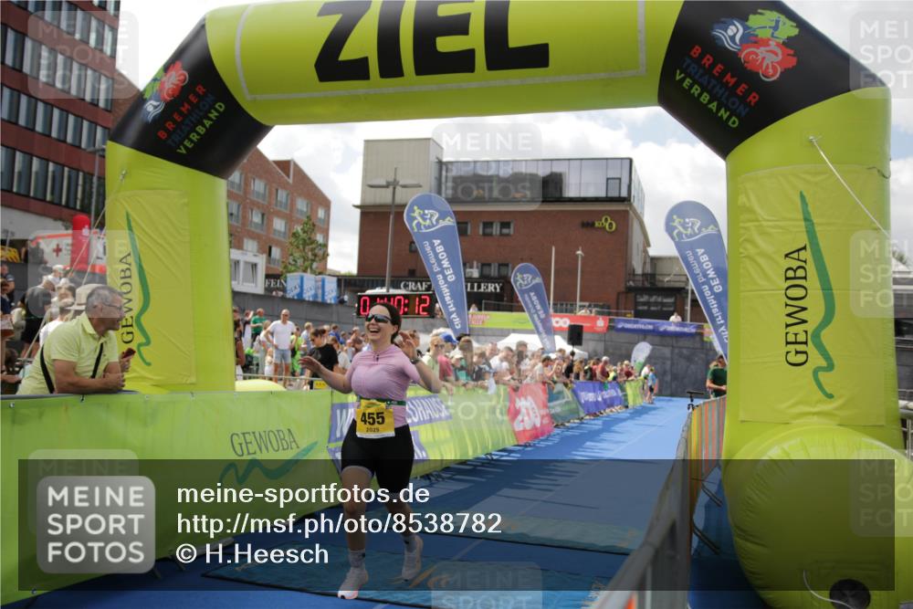 10.08.2025 - GEWOBA Citytriathlon Bremen H.Heesch http://msf.ph/oto/8538782 10.08.2025 11:43:49 Ziel 201, 455, 475 meine-sportfotos.de