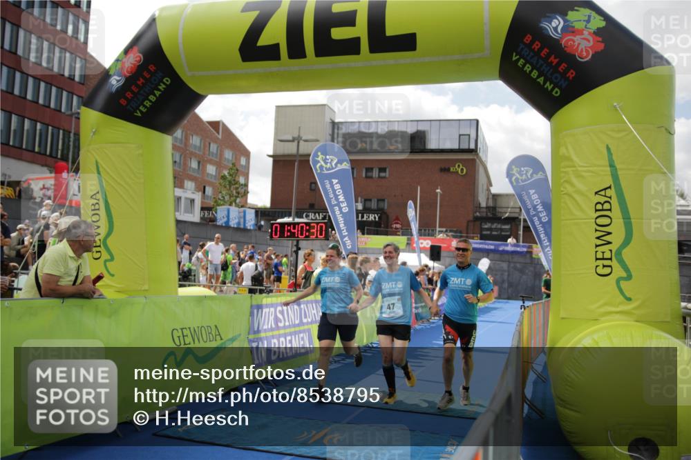 10.08.2025 - GEWOBA Citytriathlon Bremen H.Heesch http://msf.ph/oto/8538795 10.08.2025 11:44:07 Ziel 47 meine-sportfotos.de