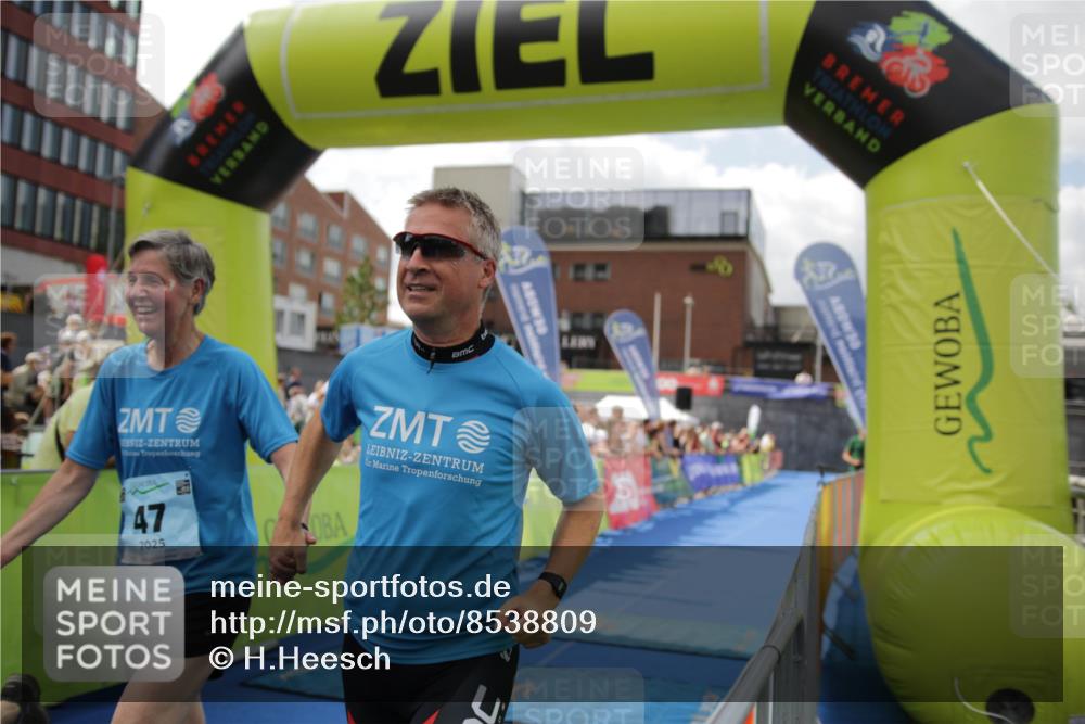 10.08.2025 - GEWOBA Citytriathlon Bremen H.Heesch http://msf.ph/oto/8538809 10.08.2025 11:44:09 Ziel 47 meine-sportfotos.de