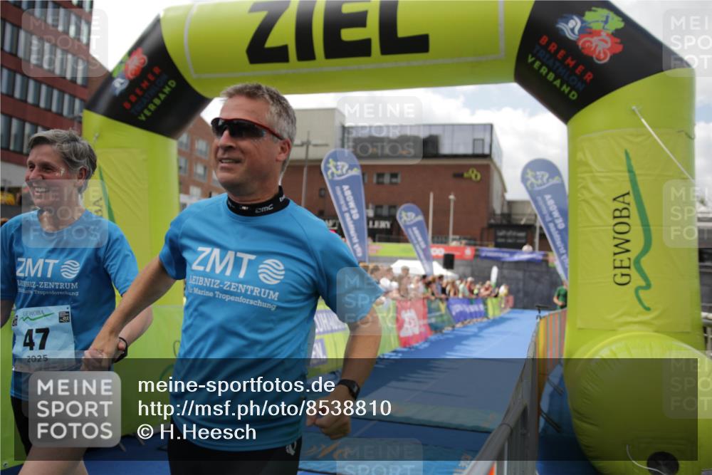 10.08.2025 - GEWOBA Citytriathlon Bremen H.Heesch http://msf.ph/oto/8538810 10.08.2025 11:44:09 Ziel 47 meine-sportfotos.de