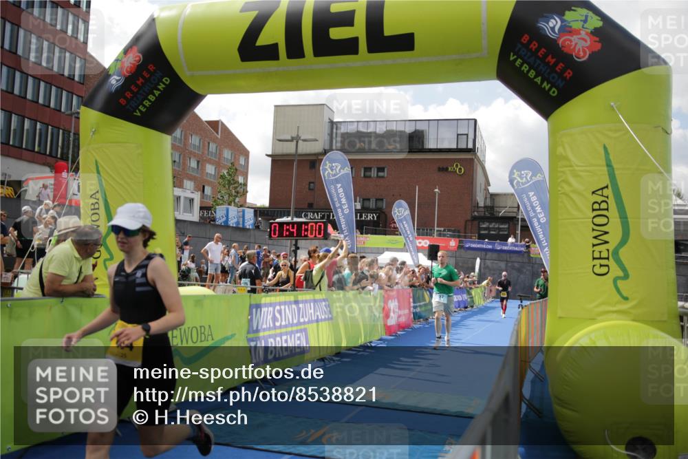 10.08.2025 - GEWOBA Citytriathlon Bremen H.Heesch http://msf.ph/oto/8538821 10.08.2025 11:44:37 Ziel 454 meine-sportfotos.de