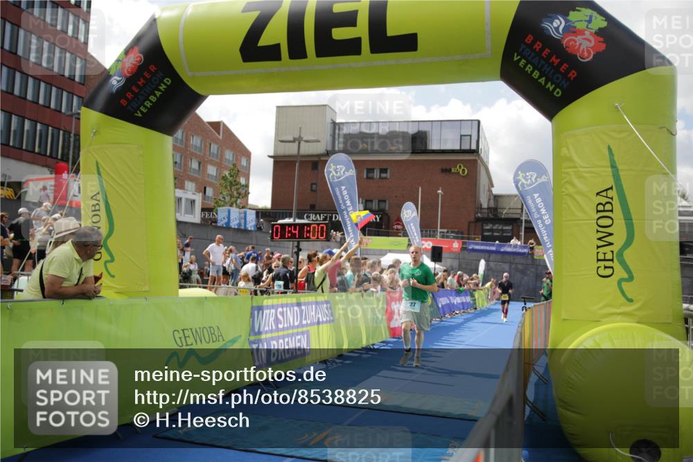 10.08.2025 - GEWOBA Citytriathlon Bremen H.Heesch http://msf.ph/oto/8538825 10.08.2025 11:44:37 Ziel 454 meine-sportfotos.de
