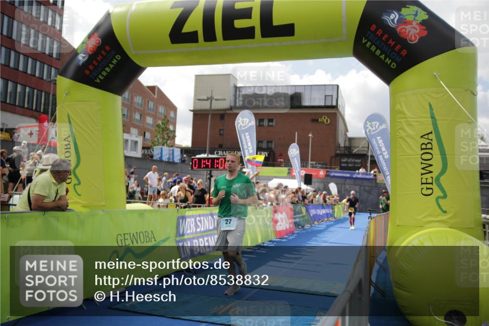 10.08.2025 - GEWOBA Citytriathlon Bremen H.Heesch http://msf.ph/oto/8538832 10.08.2025 11:44:39 Ziel 27, 454 meine-sportfotos.de