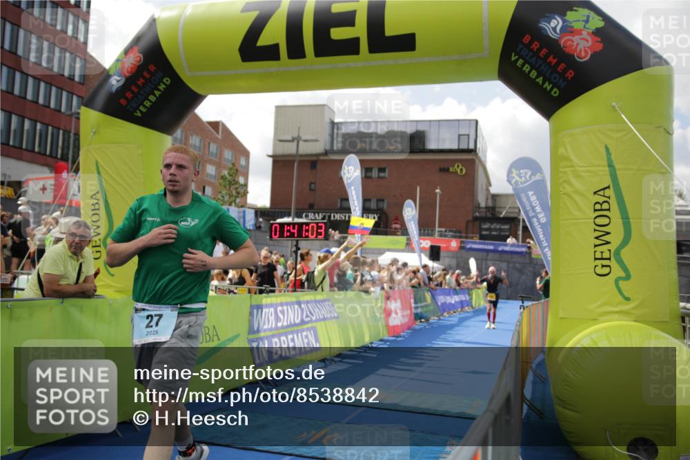 10.08.2025 - GEWOBA Citytriathlon Bremen H.Heesch http://msf.ph/oto/8538842 10.08.2025 11:44:40 Ziel 27, 454 meine-sportfotos.de
