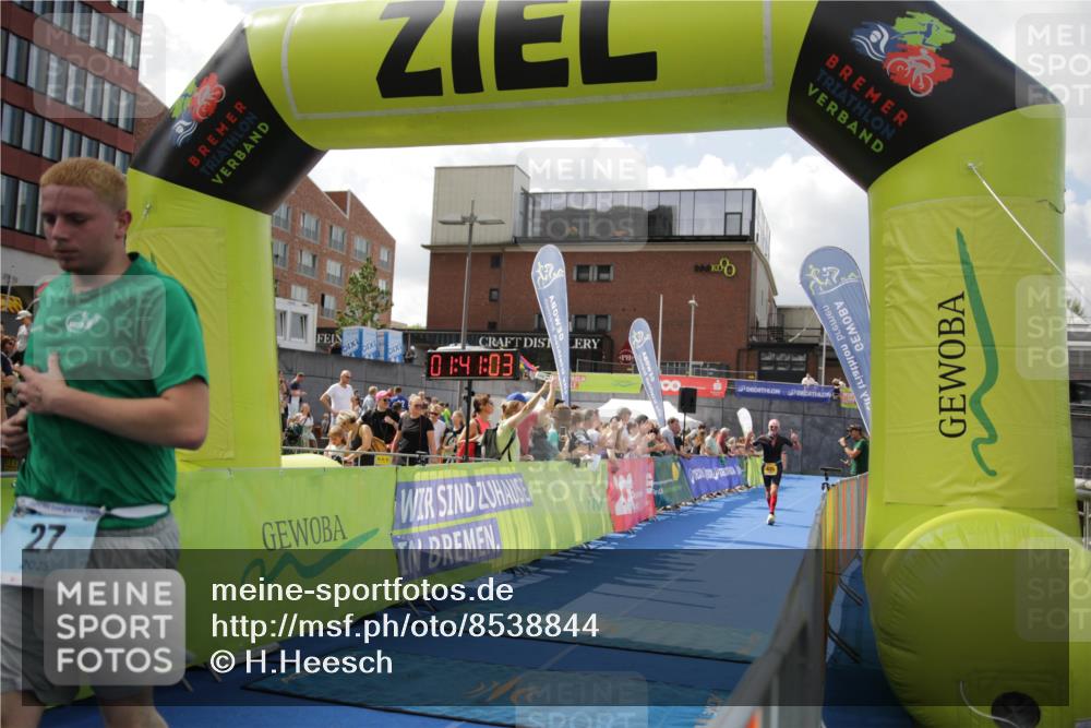 10.08.2025 - GEWOBA Citytriathlon Bremen H.Heesch http://msf.ph/oto/8538844 10.08.2025 11:44:40 Ziel 27, 454 meine-sportfotos.de