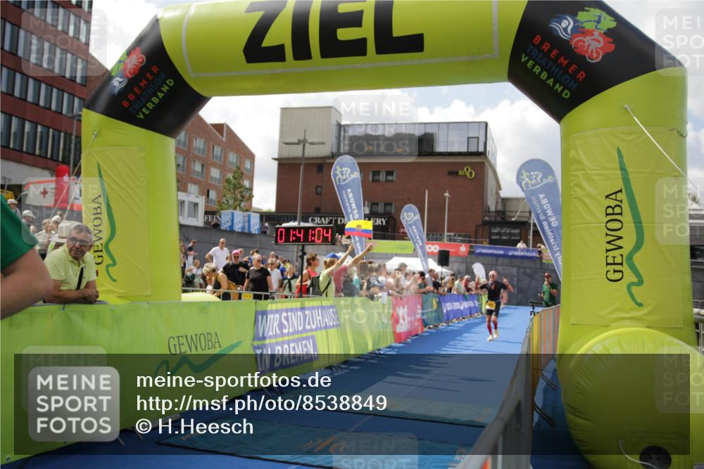 10.08.2025 - GEWOBA Citytriathlon Bremen H.Heesch http://msf.ph/oto/8538849 10.08.2025 11:44:41 Ziel 27, 454 meine-sportfotos.de