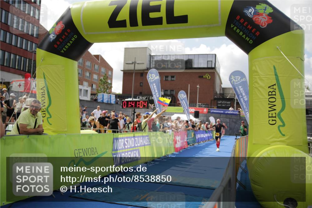 10.08.2025 - GEWOBA Citytriathlon Bremen H.Heesch http://msf.ph/oto/8538850 10.08.2025 11:44:41 Ziel 27, 454 meine-sportfotos.de