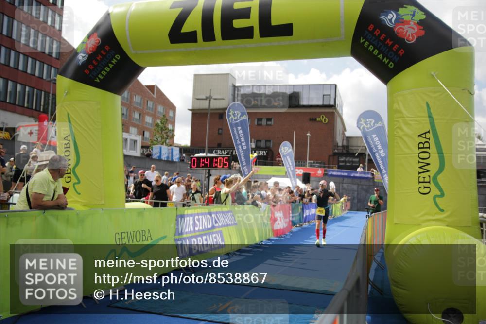 10.08.2025 - GEWOBA Citytriathlon Bremen H.Heesch http://msf.ph/oto/8538867 10.08.2025 11:44:42 Ziel 27, 454 meine-sportfotos.de