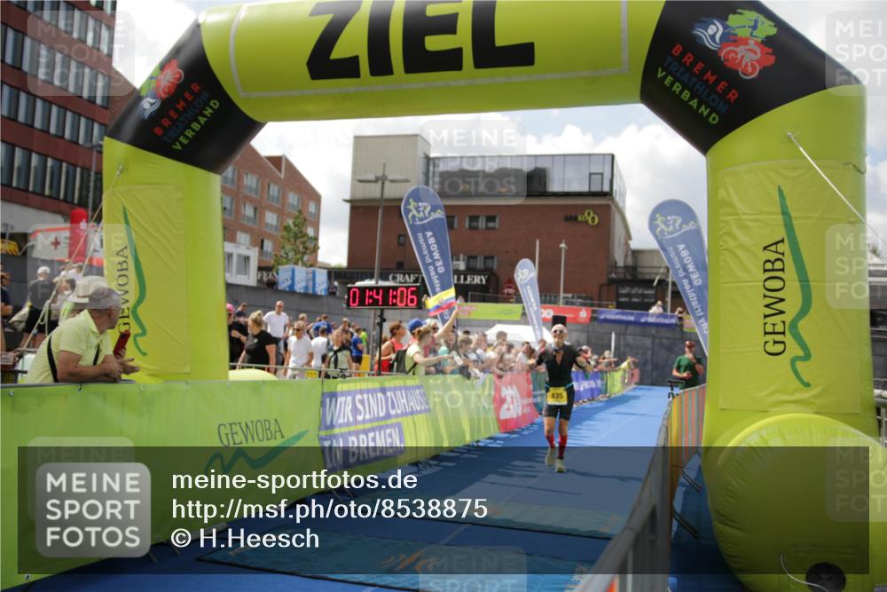 10.08.2025 - GEWOBA Citytriathlon Bremen H.Heesch http://msf.ph/oto/8538875 10.08.2025 11:44:44 Ziel 27, 435, 454 meine-sportfotos.de
