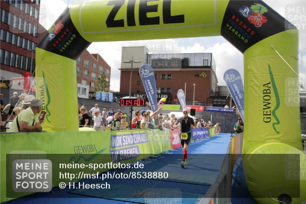 10.08.2025 - GEWOBA Citytriathlon Bremen H.Heesch http://msf.ph/oto/8538880 10.08.2025 11:44:44 Ziel 27, 435, 454 meine-sportfotos.de