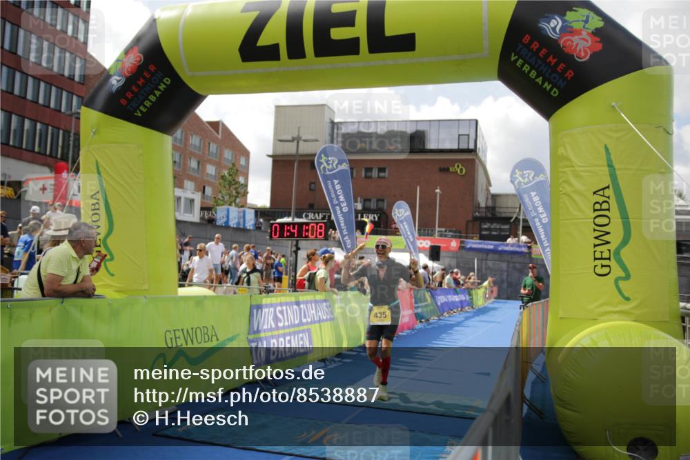 10.08.2025 - GEWOBA Citytriathlon Bremen H.Heesch http://msf.ph/oto/8538887 10.08.2025 11:44:45 Ziel 27, 435, 454 meine-sportfotos.de