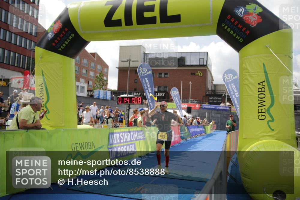 10.08.2025 - GEWOBA Citytriathlon Bremen H.Heesch http://msf.ph/oto/8538888 10.08.2025 11:44:45 Ziel 27, 435, 454 meine-sportfotos.de